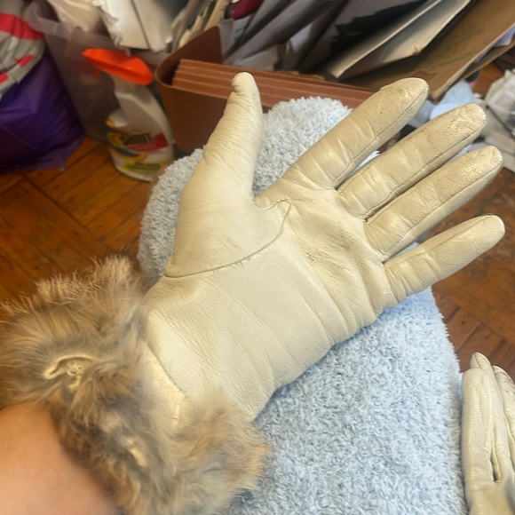 Genuine leather genuine fur white gloves - used n gorgeous - Picture 5 of 8